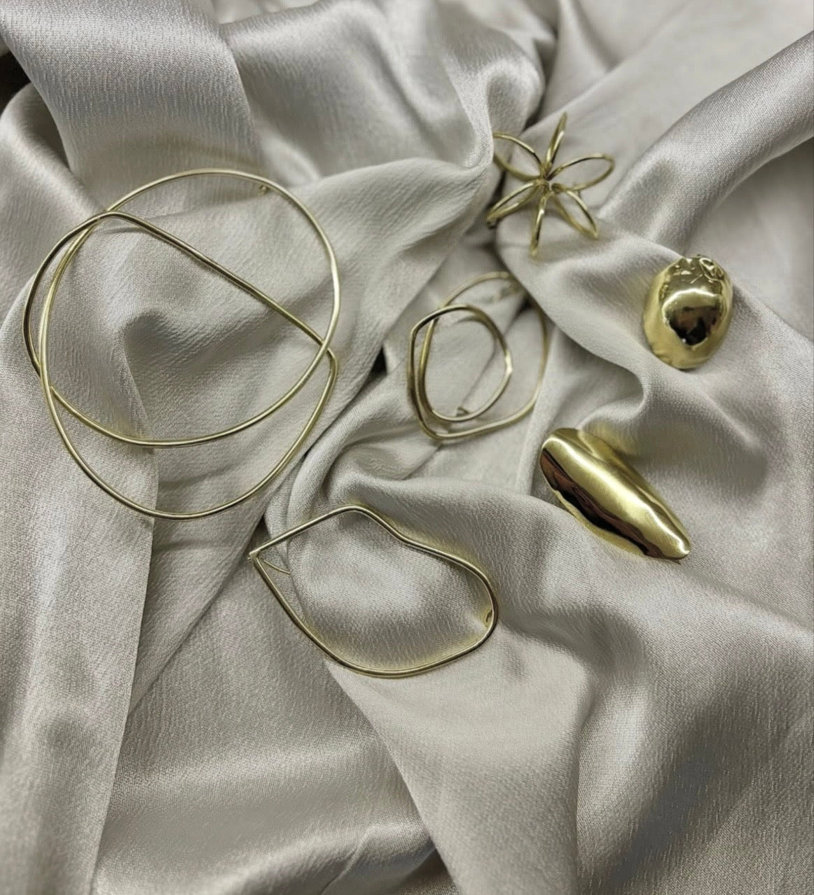 KNOT BROOCH