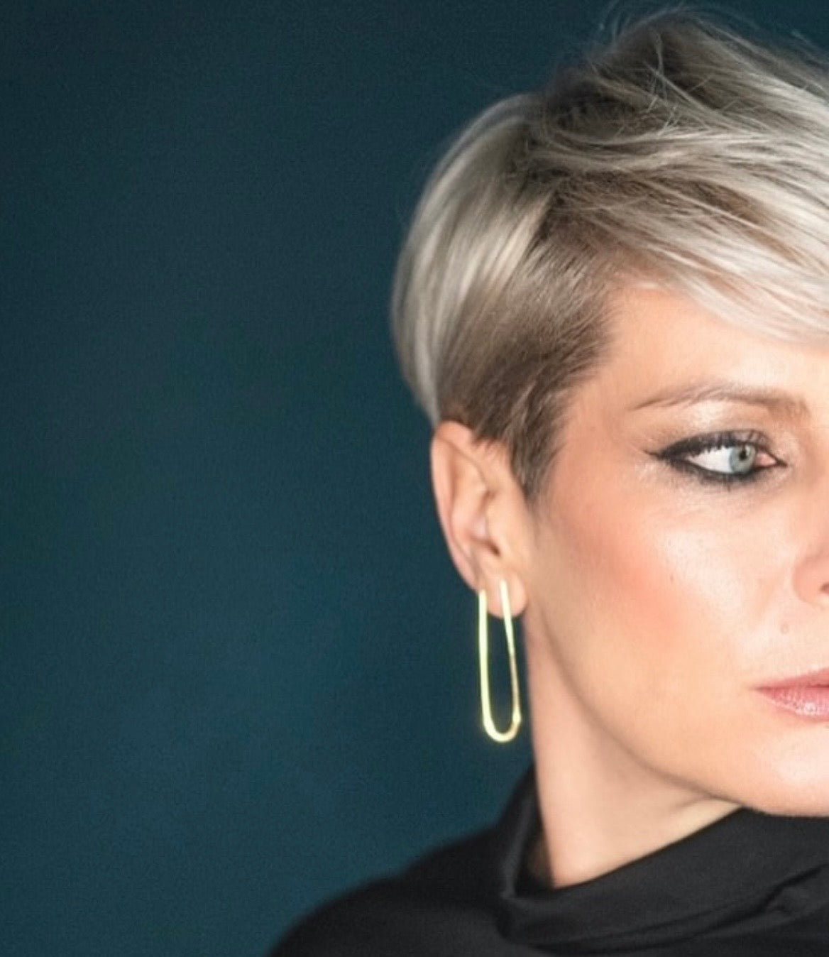 STING EARRINGS