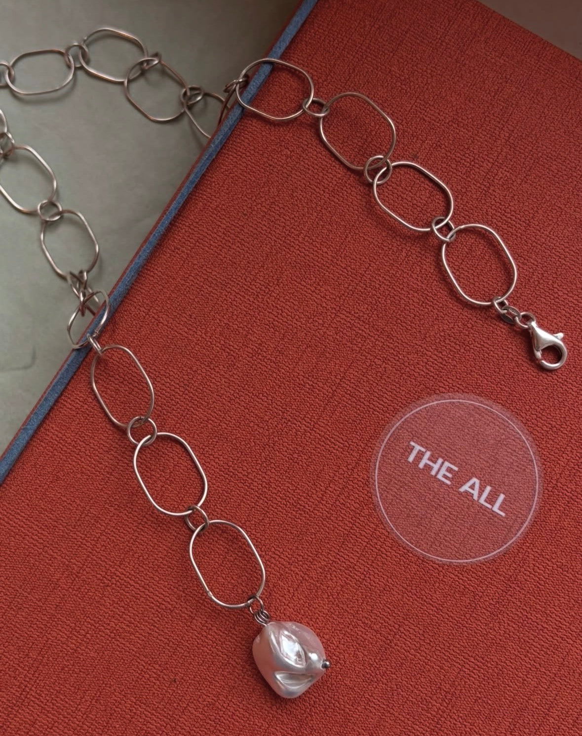 CAPSULE NECKLACE