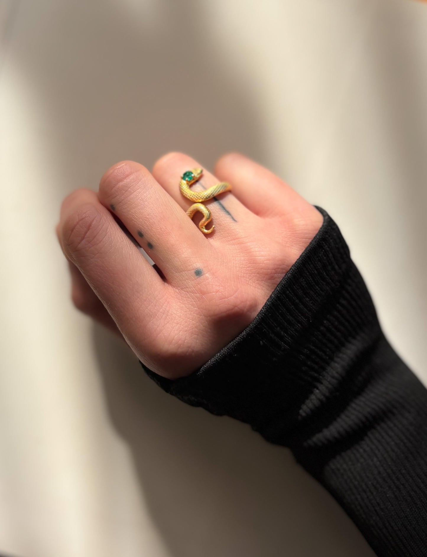 SERPENTINE RING
