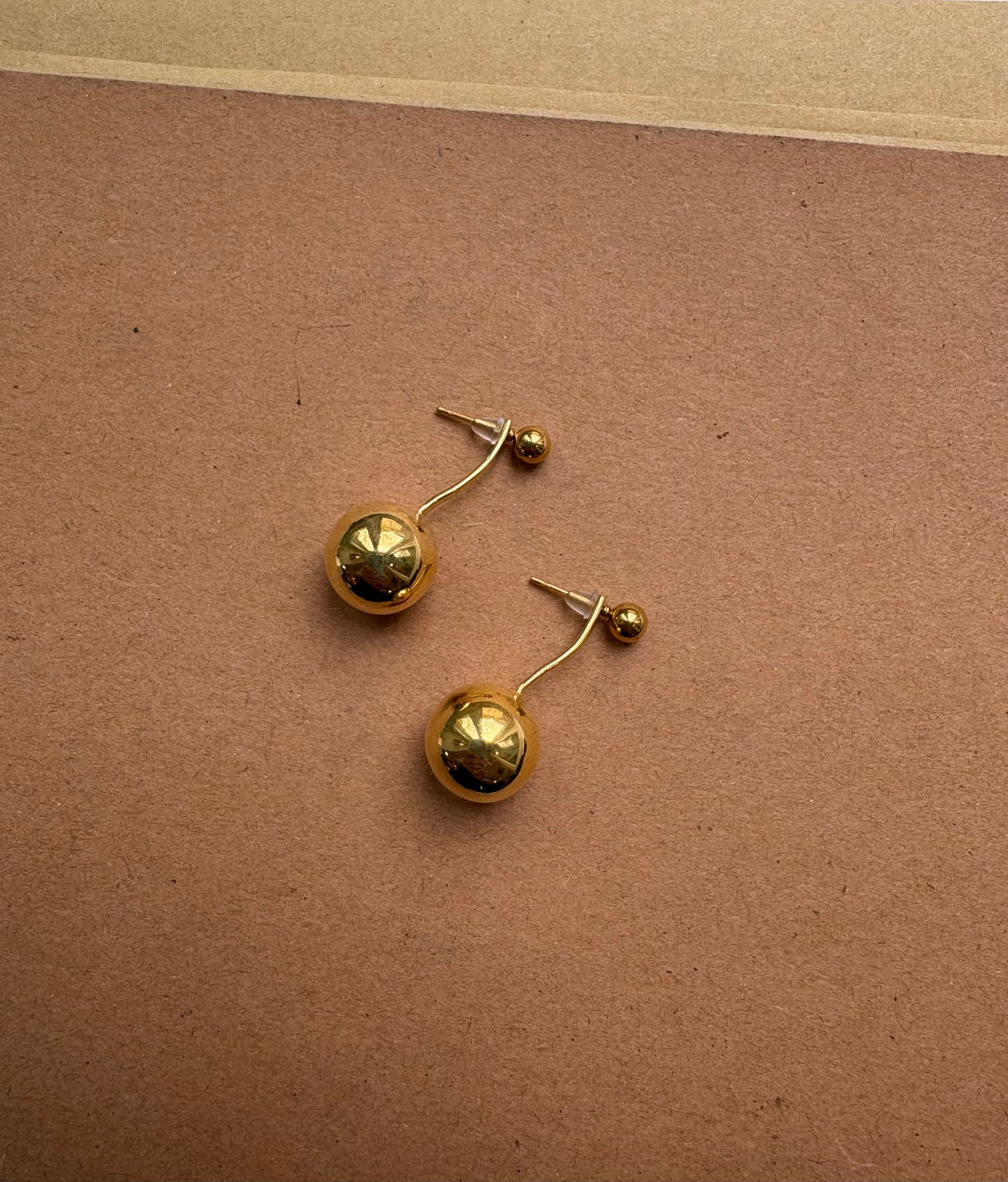 IN BETWEEN EARRINGS
