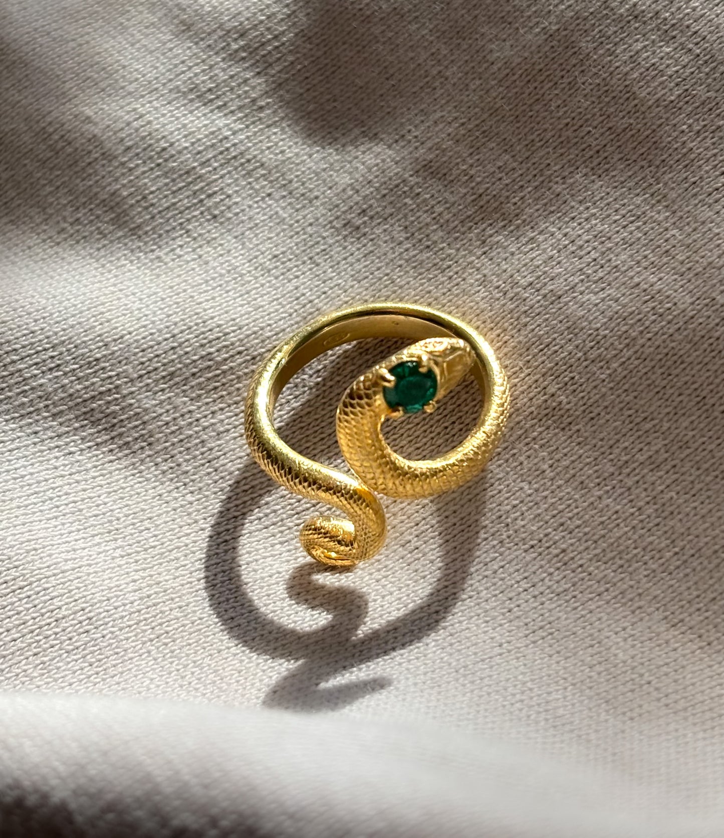 SERPENTINE RING