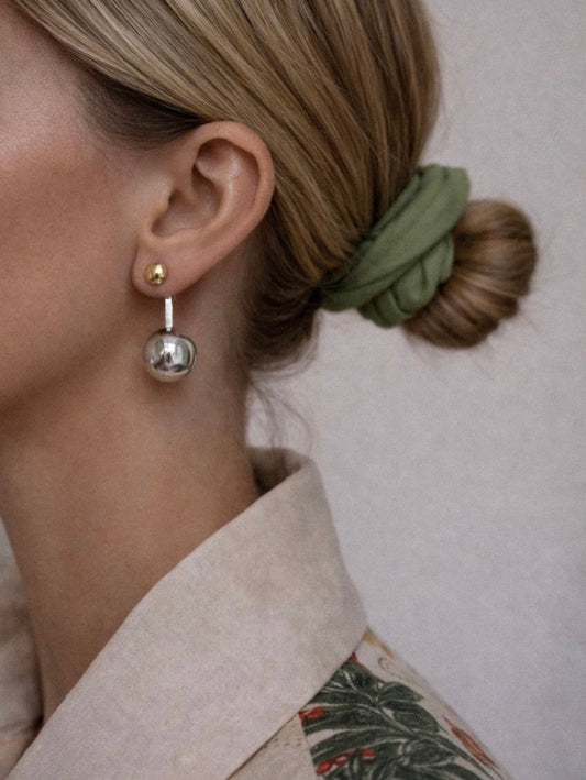 IN BETWEEN EARRINGS