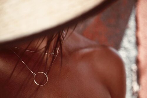 FLOAT NECKLACE